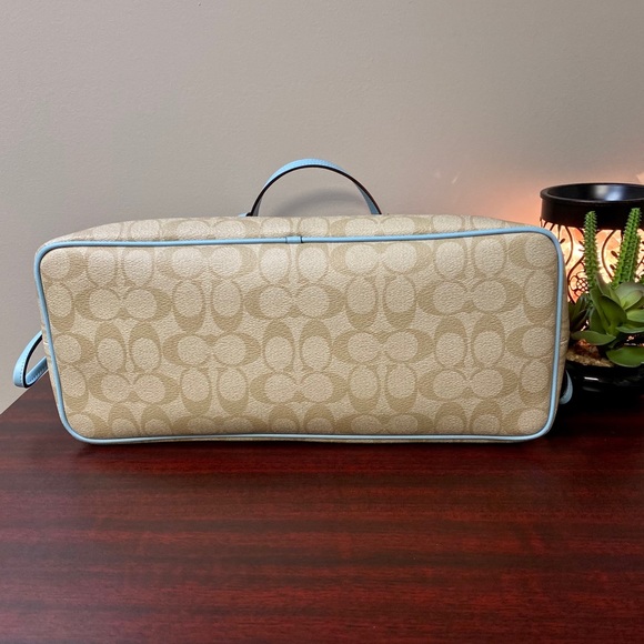 Coach Drawstring Carryall Tote Signature Canvas - Picture 3 of 16